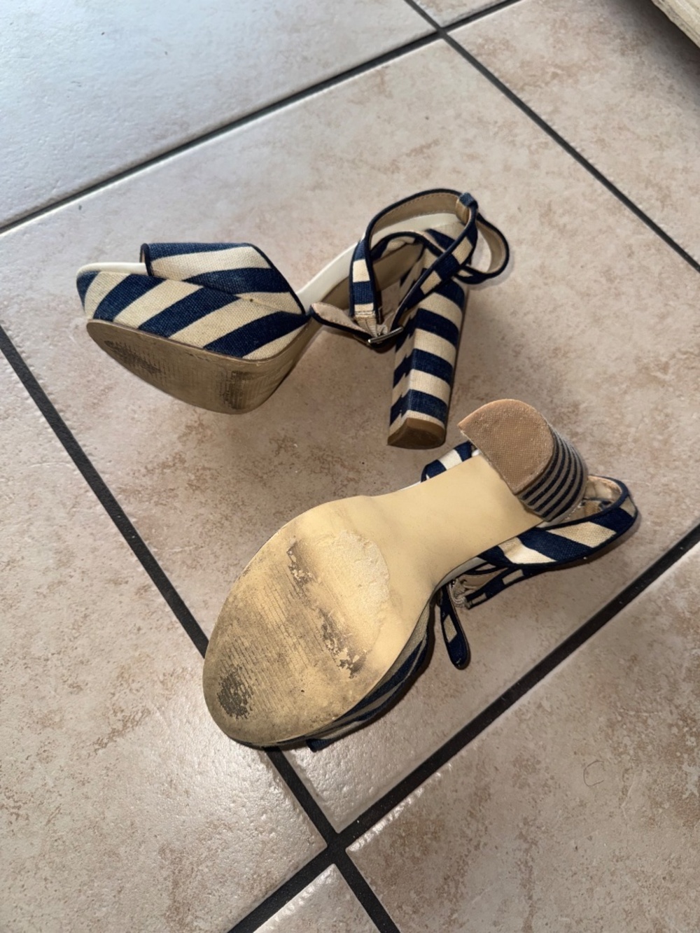 Platform heels - Picture 3 of 3